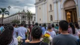 Vecinos y familiares marchan en Paso del Macho para exigir justicia por la doctora Cristina Ramos