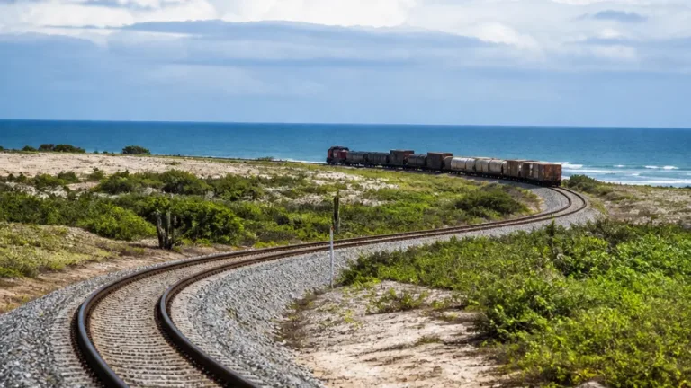 Sheinbaum admite que quitar curvas al Tren Interoceánico tomará años y anuncia análisis técnico